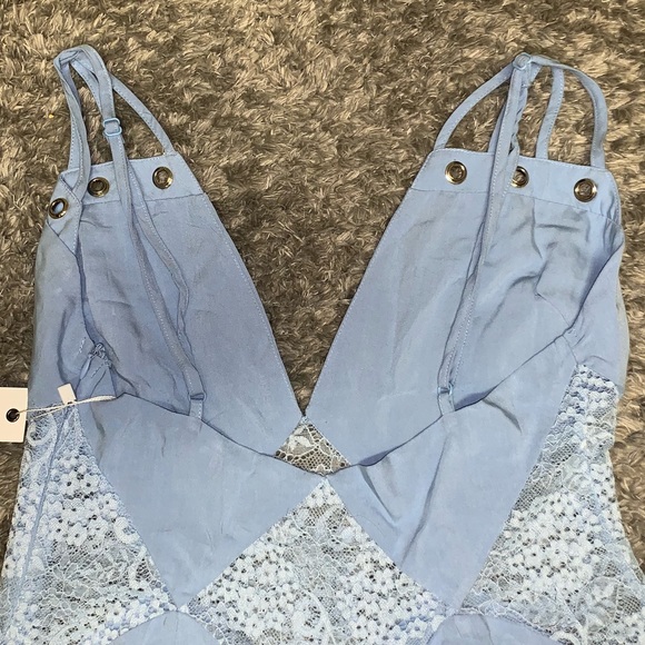 Baby blue lace cutout romper - Picture 5 of 8